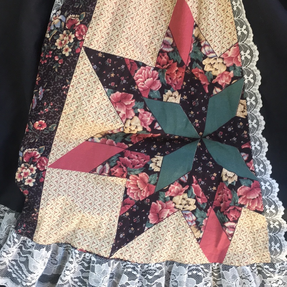 Vintage lace trimmed prairie quilt print skirt - Picture 11 of 13